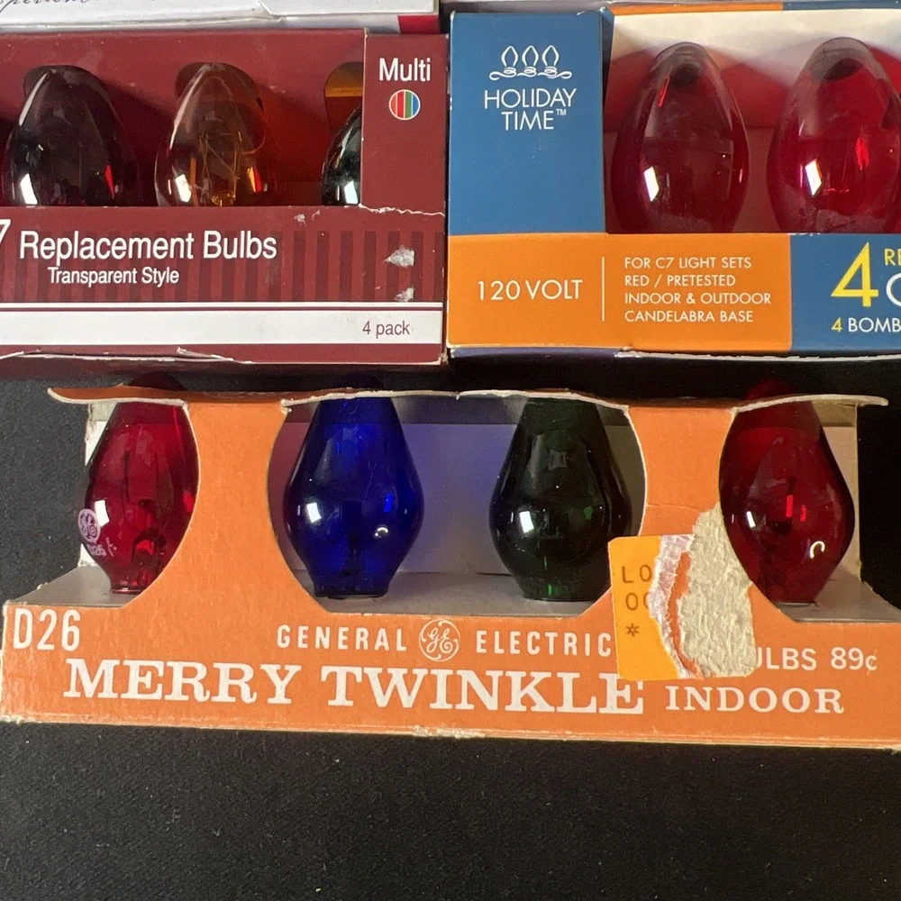 28 NOS Holiday‎ C-7 Replacement Bulbs In Multi-Colors 7 Packs Of 4